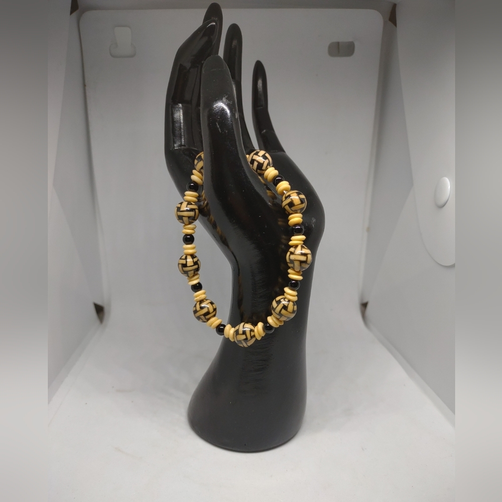 Handmade 30 Rock Collection Beige And Black Porcelain Bead Bracelet Size 7 1/2"